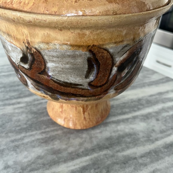 Amazing large vintage made by artisan covered serving vessel pot with lid - Picture 14 of 16